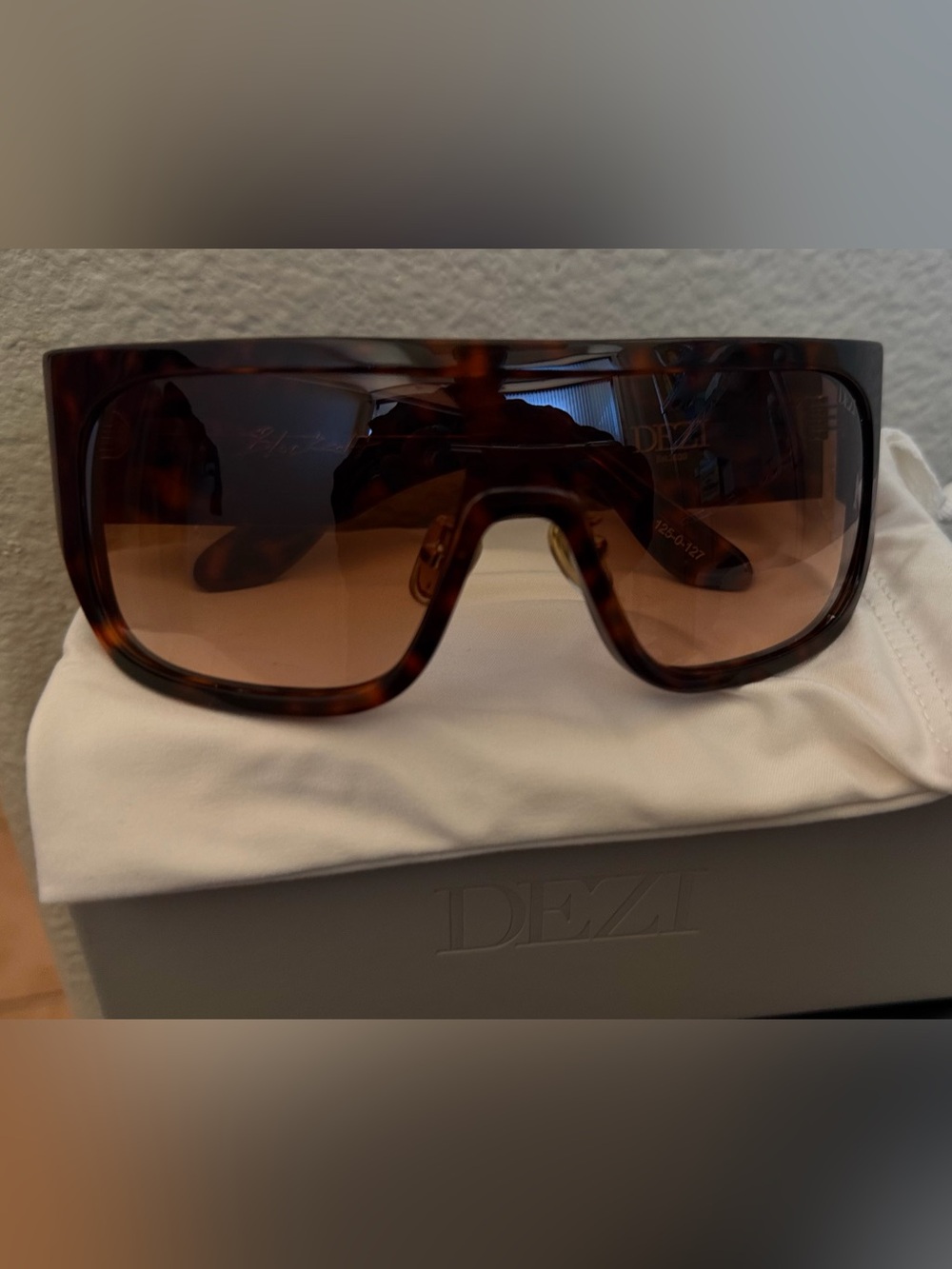 DEZI Women's Tortoiseshell Shield Sunglasses - Brown Gradient - Picture 2 of 3